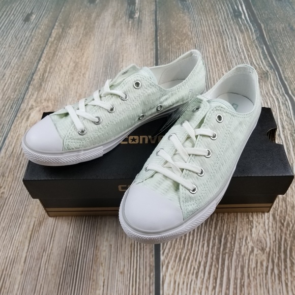 *NIB* CONVERSE Dainty Low Sneaker - Picture 1 of 6